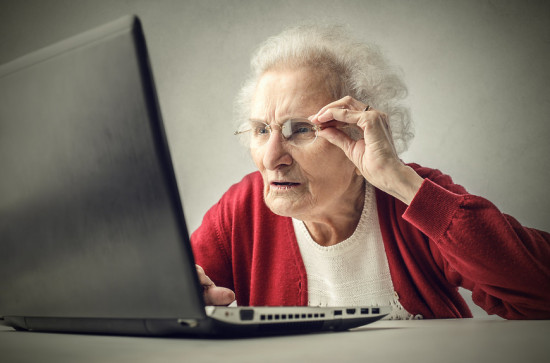 Как мошенники обманывают пенсионеров и что можно предпринять для защиты пожилых людей
